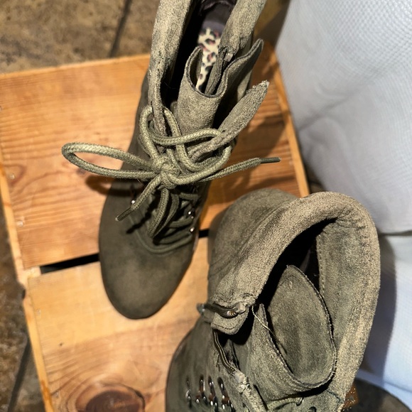 Olive Lace-Up Ankle Boots size 8 1/2 - Picture 3 of 7